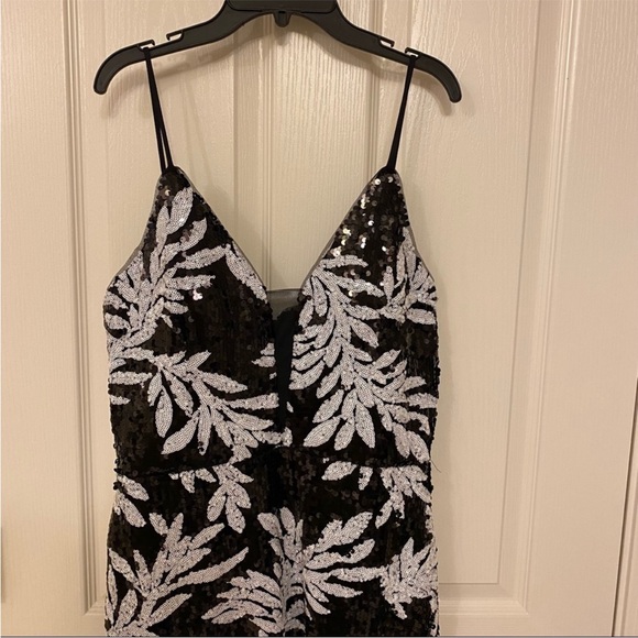 Betsy & Adam Floral Sequin Gown in Black/White 6 - Picture 8 of 10